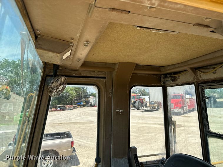 image for item ML9099 1985 Caterpillar 953  track loader