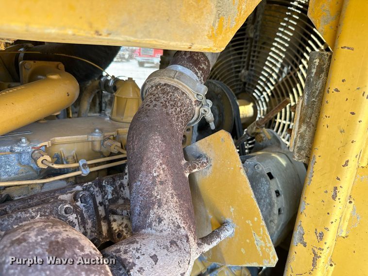 image for item ML9099 1985 Caterpillar 953  track loader