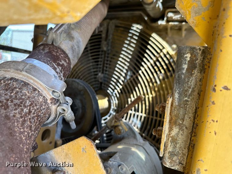 image for item ML9099 1985 Caterpillar 953  track loader