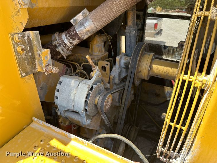 image for item ML9099 1985 Caterpillar 953  track loader