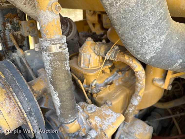 image for item ML9099 1985 Caterpillar 953  track loader