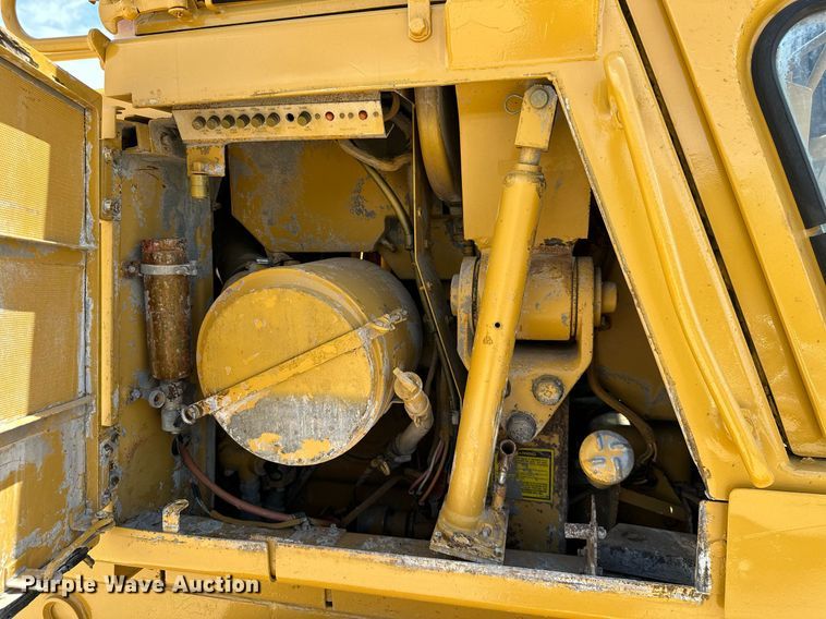 image for item ML9099 1985 Caterpillar 953  track loader