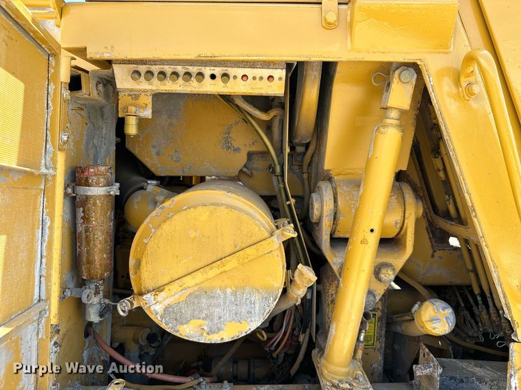 image for item ML9099 1985 Caterpillar 953  track loader