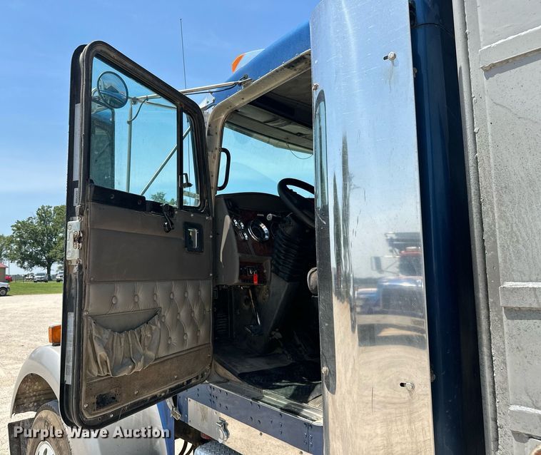 image for item ML9114 2005 Kenworth W900  dump truck