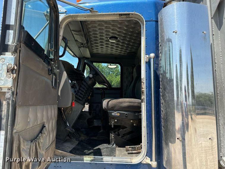 image for item ML9114 2005 Kenworth W900  dump truck