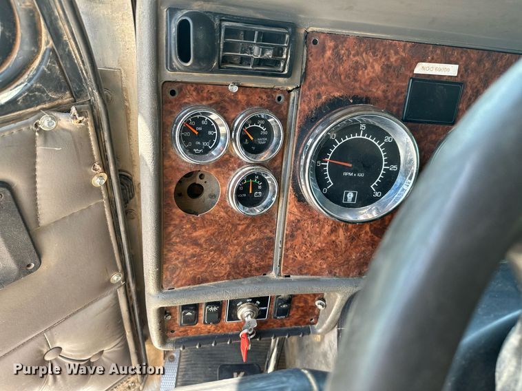 image for item ML9114 2005 Kenworth W900  dump truck