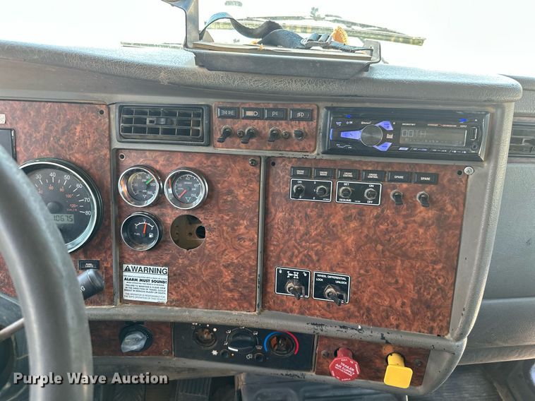 image for item ML9114 2005 Kenworth W900  dump truck