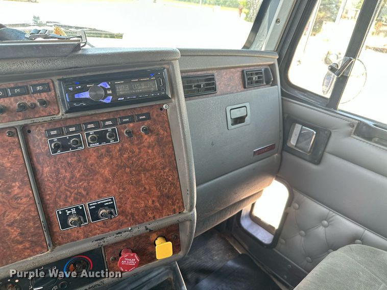 image for item ML9114 2005 Kenworth W900  dump truck