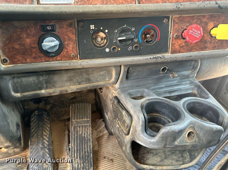 image for item ML9114 2005 Kenworth W900  dump truck