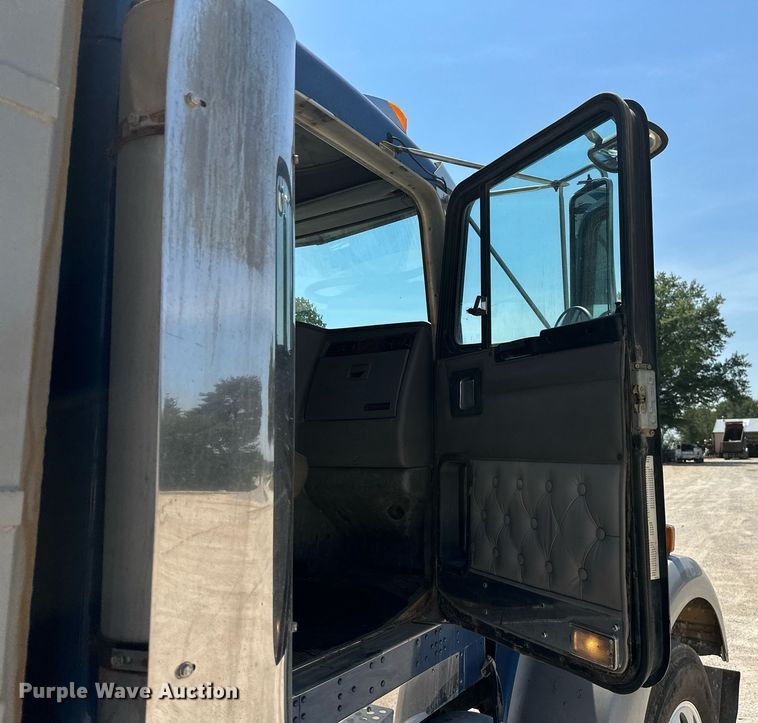 image for item ML9114 2005 Kenworth W900  dump truck