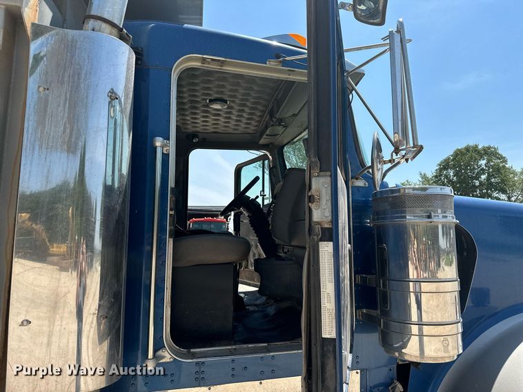 image for item ML9114 2005 Kenworth W900  dump truck