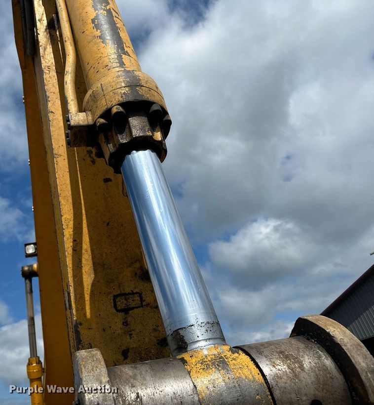 image for item MQ9299 1994 Caterpillar 330L  excavator