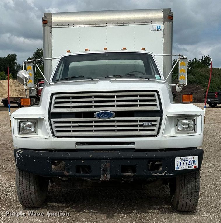 image for item MQ9300 1990 Ford F800  box truck