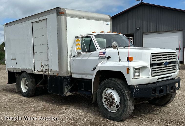 image for item MQ9300 1990 Ford F800  box truck
