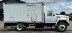 image for item MQ9300 1990 Ford F800  box truck