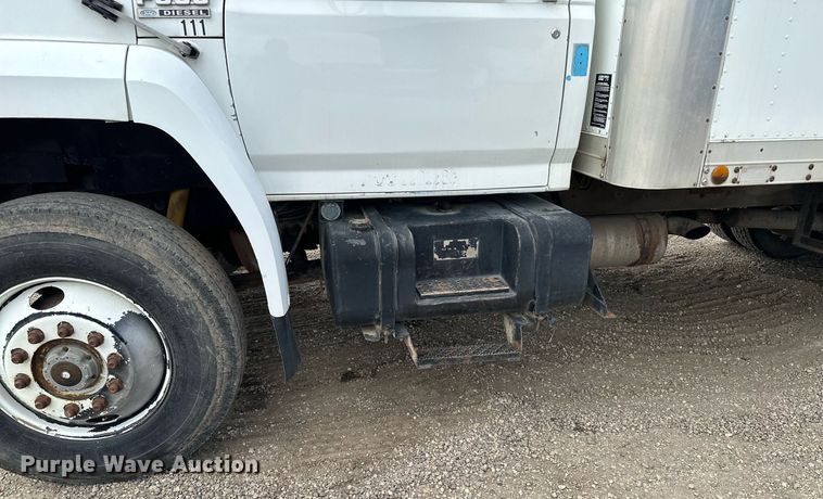 image for item MQ9300 1990 Ford F800  box truck