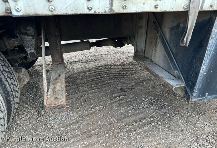 image for item MQ9300 1990 Ford F800  box truck