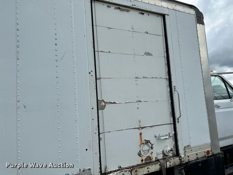 image for item MQ9300 1990 Ford F800  box truck
