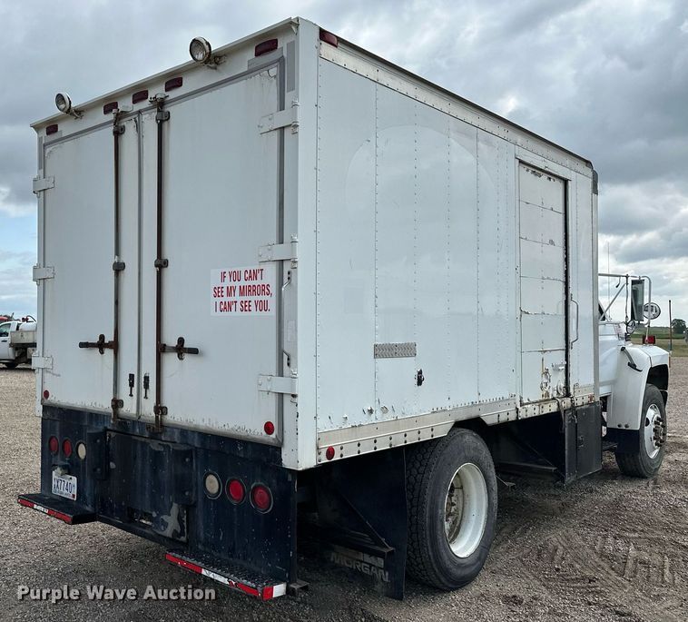 image for item MQ9300 1990 Ford F800  box truck