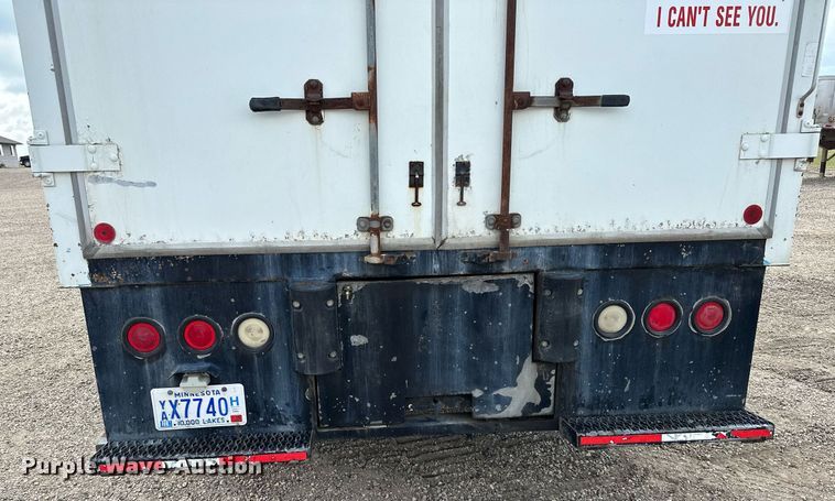 image for item MQ9300 1990 Ford F800  box truck