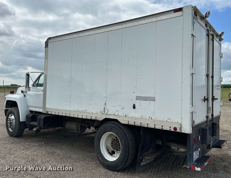 image for item MQ9300 1990 Ford F800  box truck