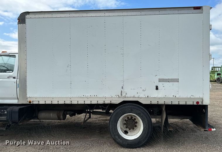image for item MQ9300 1990 Ford F800  box truck