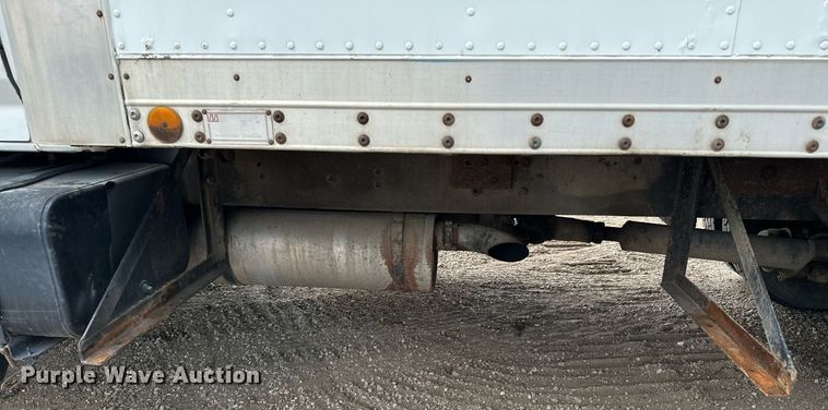 image for item MQ9300 1990 Ford F800  box truck