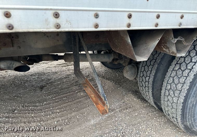 image for item MQ9300 1990 Ford F800  box truck