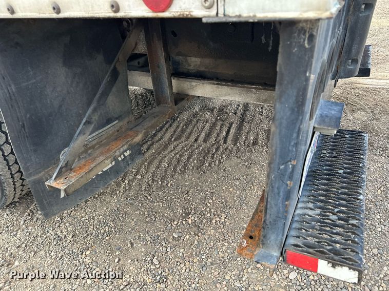 image for item MQ9300 1990 Ford F800  box truck