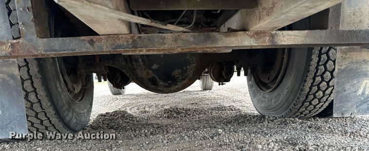 image for item MQ9300 1990 Ford F800  box truck