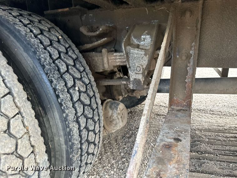 image for item MQ9300 1990 Ford F800  box truck