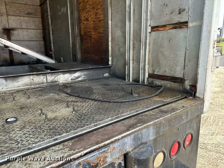 image for item MQ9300 1990 Ford F800  box truck