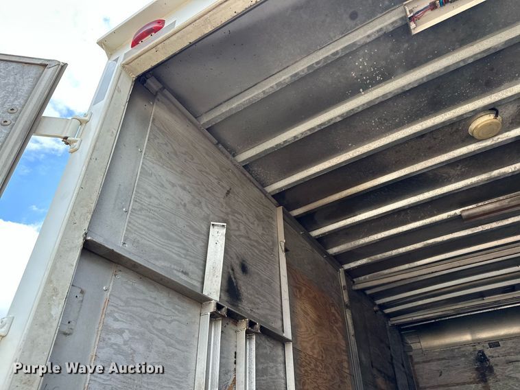 image for item MQ9300 1990 Ford F800  box truck