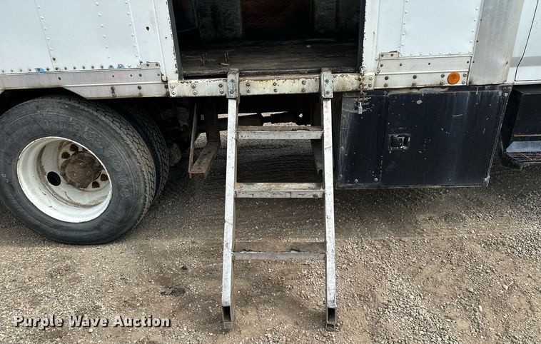 image for item MQ9300 1990 Ford F800  box truck