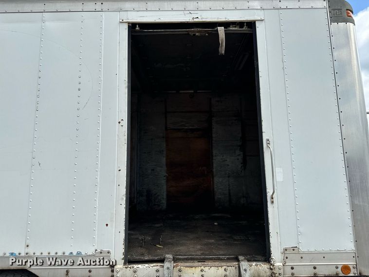 image for item MQ9300 1990 Ford F800  box truck