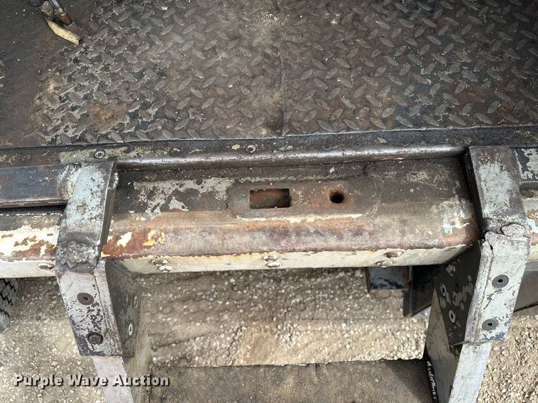 image for item MQ9300 1990 Ford F800  box truck