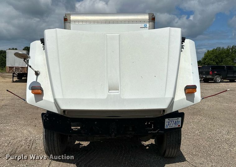 image for item MQ9300 1990 Ford F800  box truck