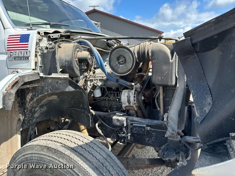 image for item MQ9300 1990 Ford F800  box truck