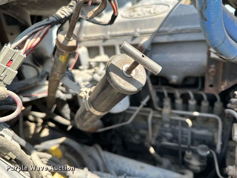 image for item MQ9300 1990 Ford F800  box truck