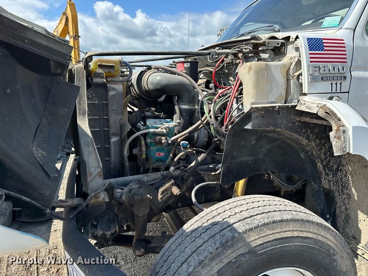 image for item MQ9300 1990 Ford F800  box truck