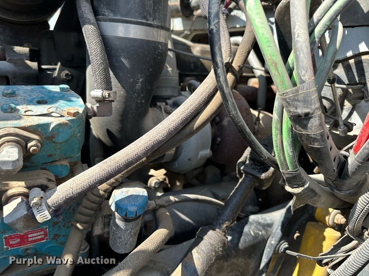 image for item MQ9300 1990 Ford F800  box truck