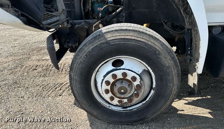 image for item MQ9300 1990 Ford F800  box truck