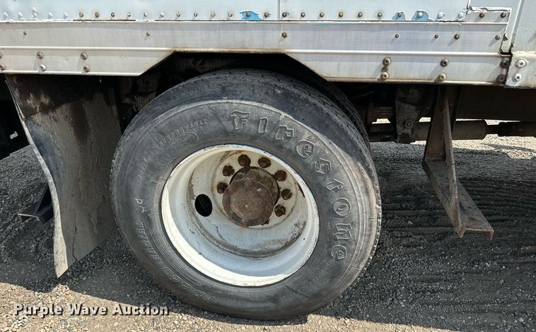 image for item MQ9300 1990 Ford F800  box truck