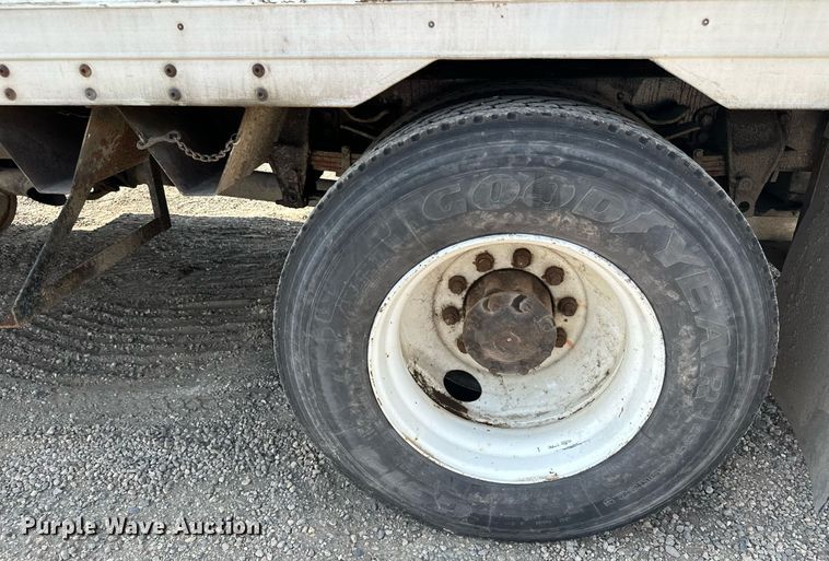 image for item MQ9300 1990 Ford F800  box truck