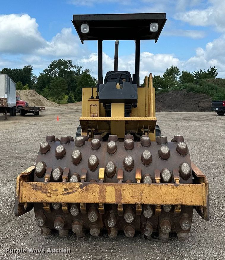 image for item MQ9301 1995 Caterpillar CP433C  single drum vibratory roller