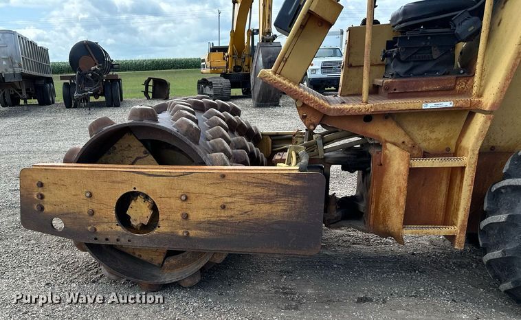 image for item MQ9301 1995 Caterpillar CP433C  single drum vibratory roller