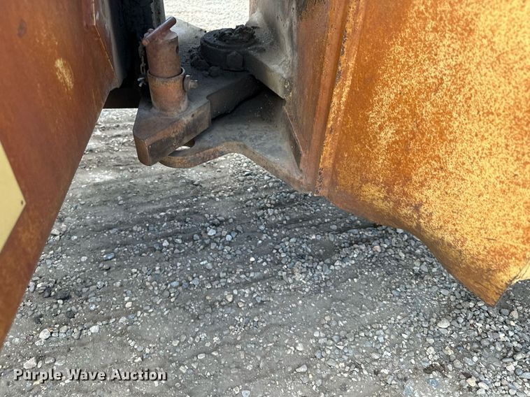 image for item MQ9301 1995 Caterpillar CP433C  single drum vibratory roller