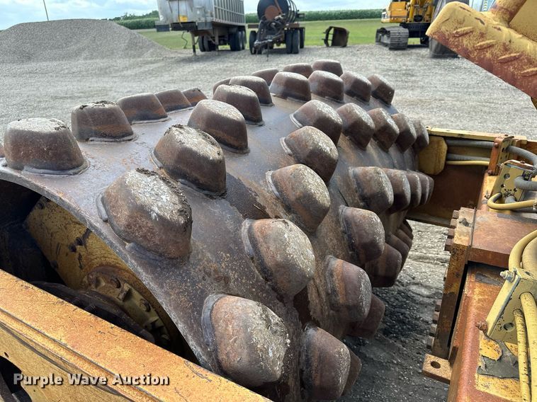 image for item MQ9301 1995 Caterpillar CP433C  single drum vibratory roller