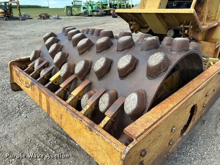 image for item MQ9301 1995 Caterpillar CP433C  single drum vibratory roller