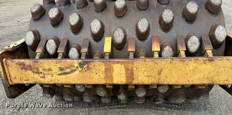 image for item MQ9301 1995 Caterpillar CP433C  single drum vibratory roller